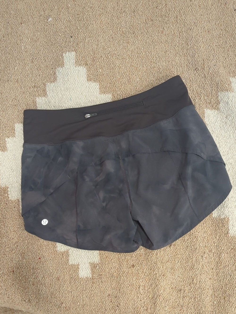 Lululemon 🍋 Speed Up Shorts 📐 6 - Picture 2 of 5